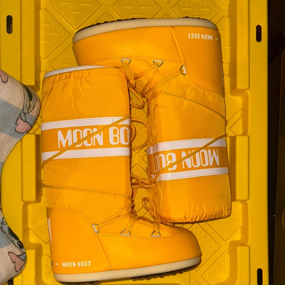 Moon Boot Women Yellow Snow Boots
